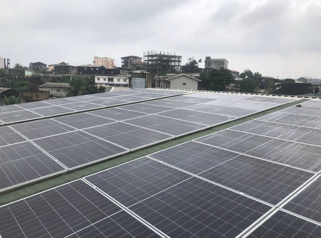 Installation panneaux solaires toiture — KTR Services