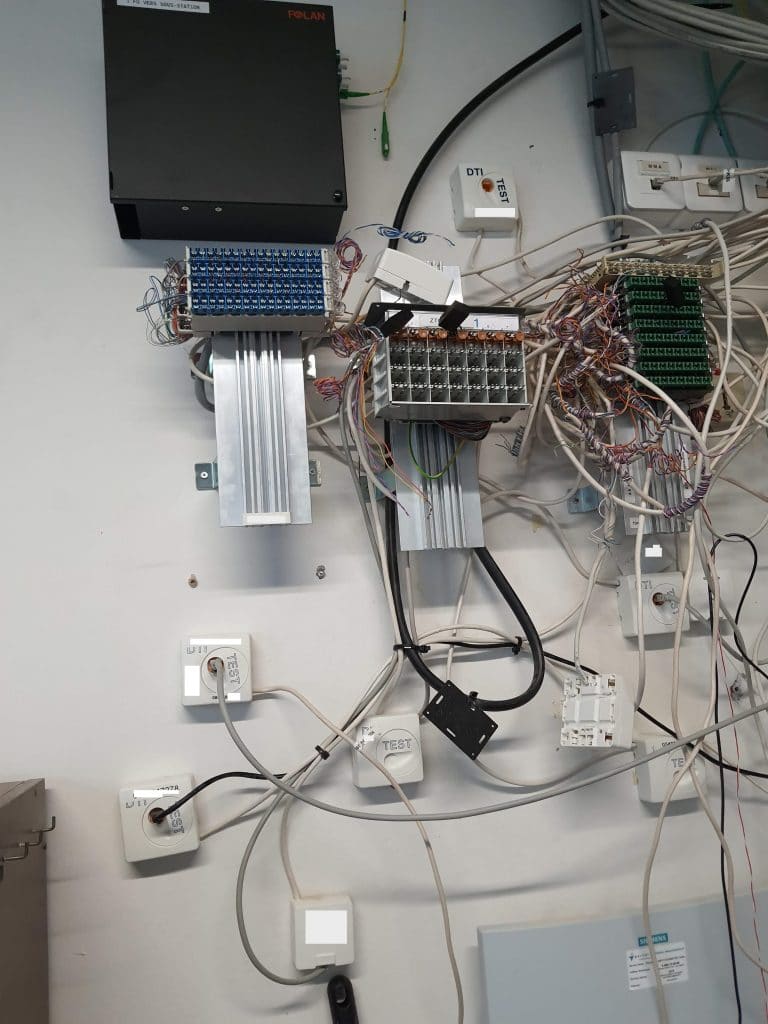 19-inch rack cabinet — server bay