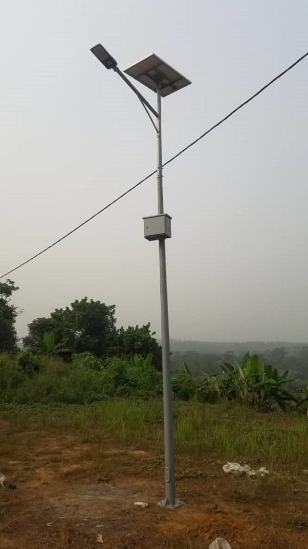 Lampadaire solaire autonome 50W